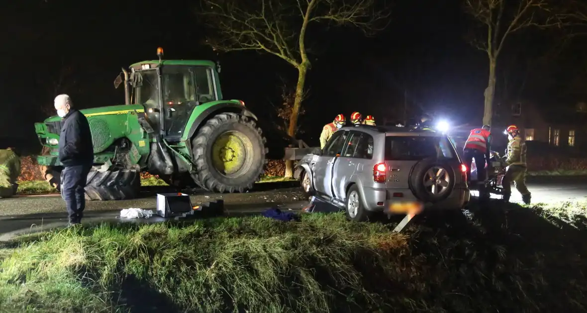 Gewonden bij aanrijding tussen tractor en auto