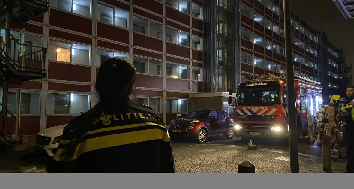 Kind gewond bij grote brand in flat - Foto 13