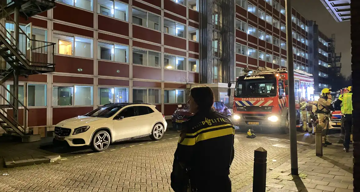 Kind gewond bij grote brand in flat - Foto 14