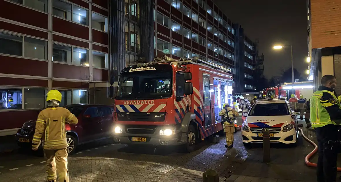 Kind gewond bij grote brand in flat - Foto 3