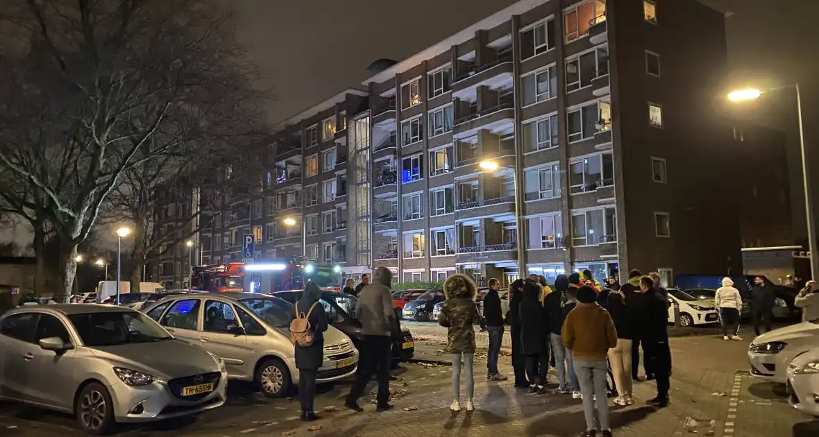 Kind gewond bij grote brand in flat - Foto 6