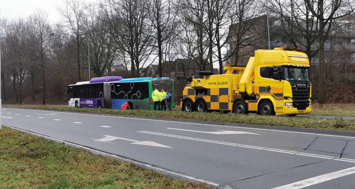 Flinke schade nadat lijnbus wiel verliest - Foto 2