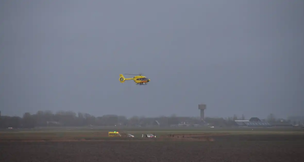 Ambulancehelikopter Medic01 landt in weiland - Foto 5