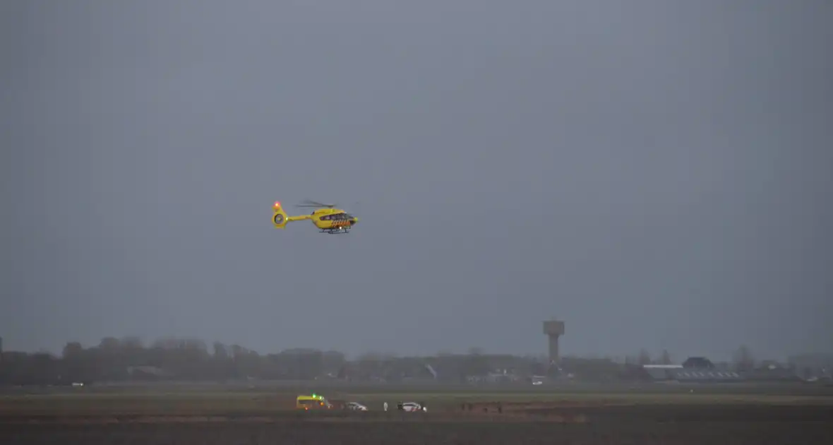 Ambulancehelikopter Medic01 landt in weiland - Foto 6