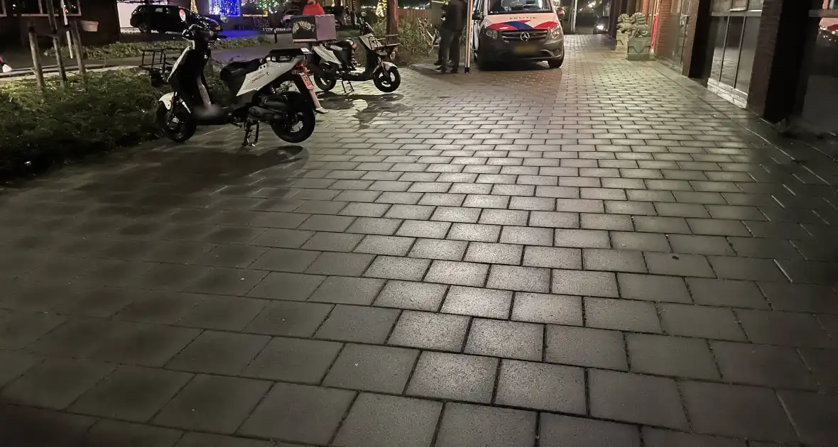 Schade na ongeval tussen auto en scooter - Foto 1