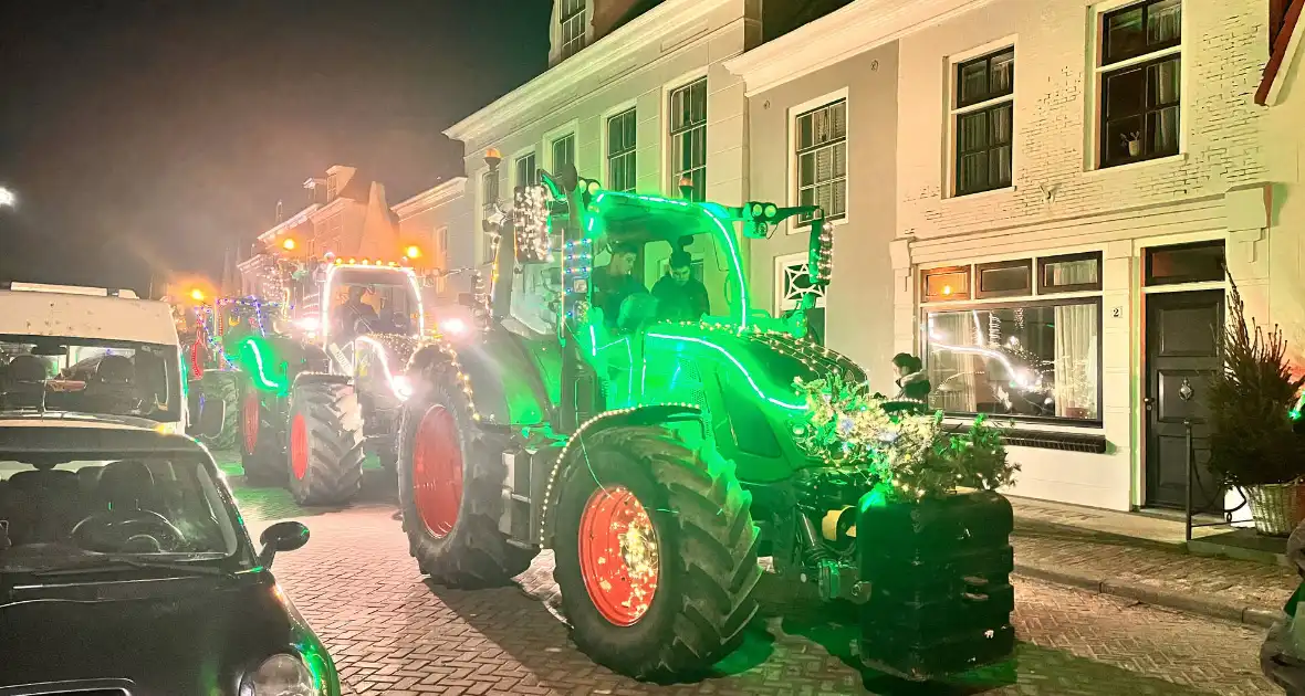 Lichtjesroute met 50 tractoren door Schouwen-Duiveland - Foto 7