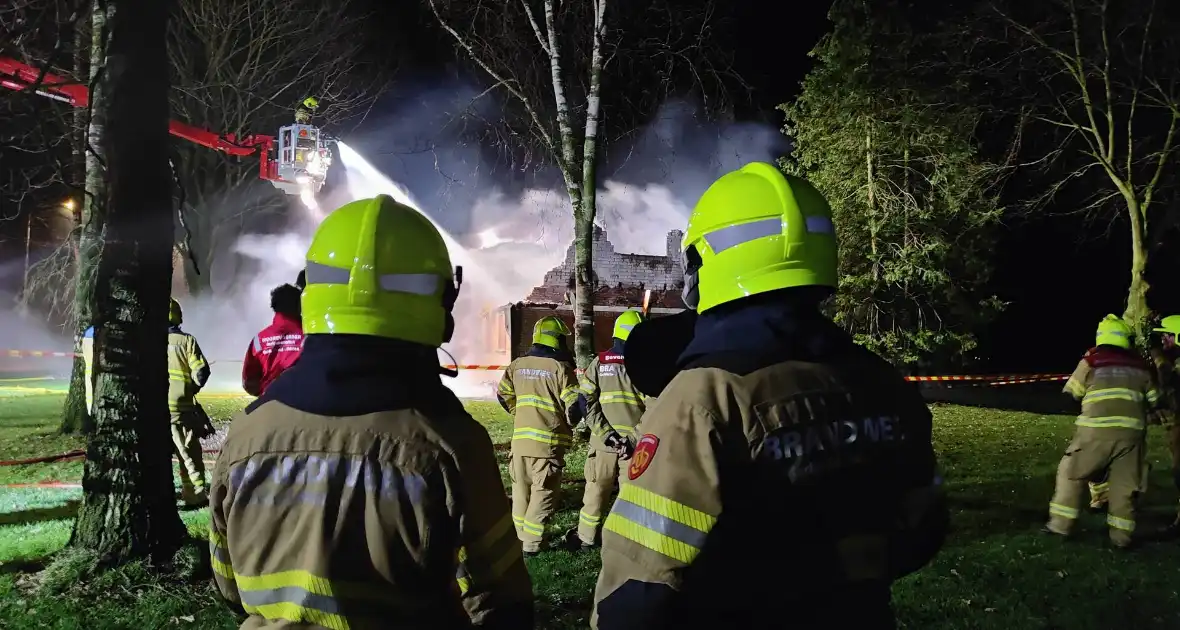 Uitslaande brand in leegstaande woning