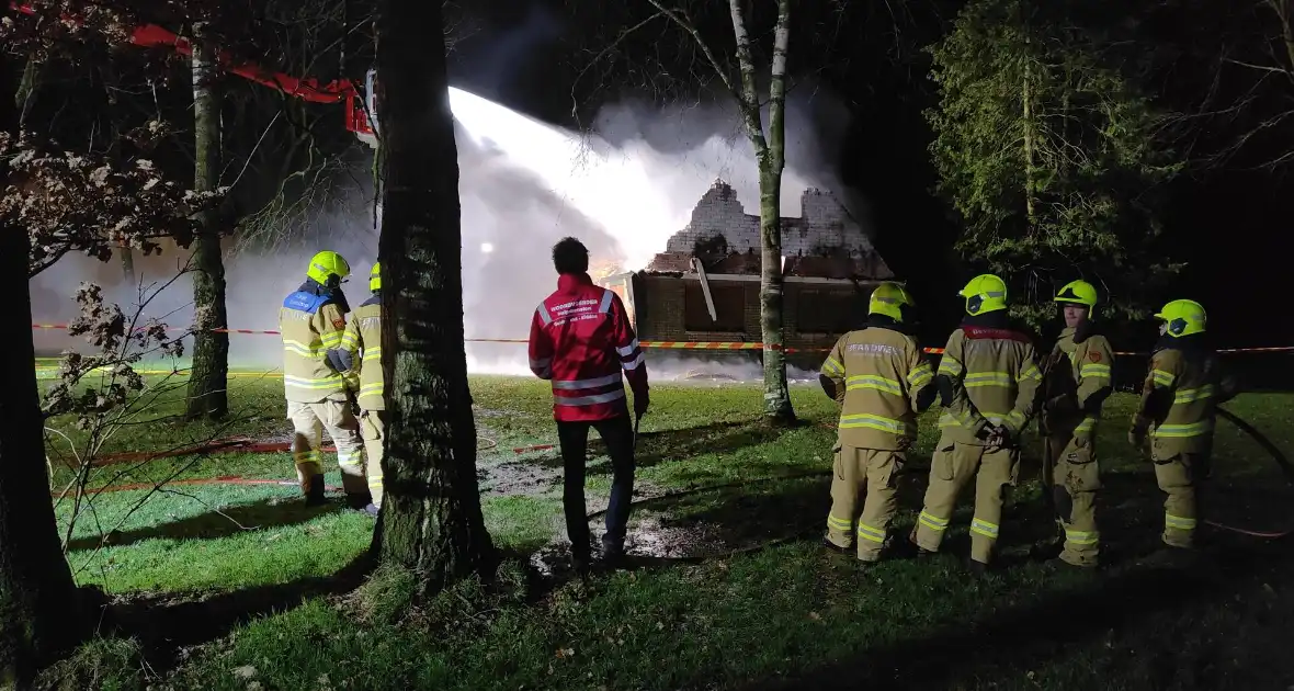 Uitslaande brand in leegstaande woning - Foto 1