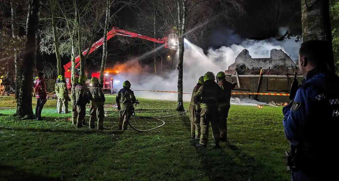 Uitslaande brand in leegstaande woning - Foto 3