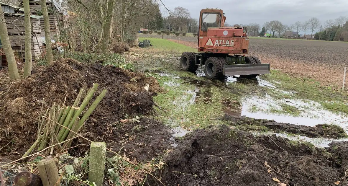 Waterleiding gesprongen tijdens werkzaamheden - Foto 2