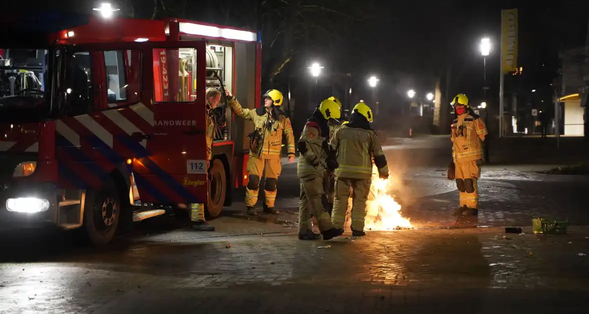 Spuitbus met WD40 in brand gestoken