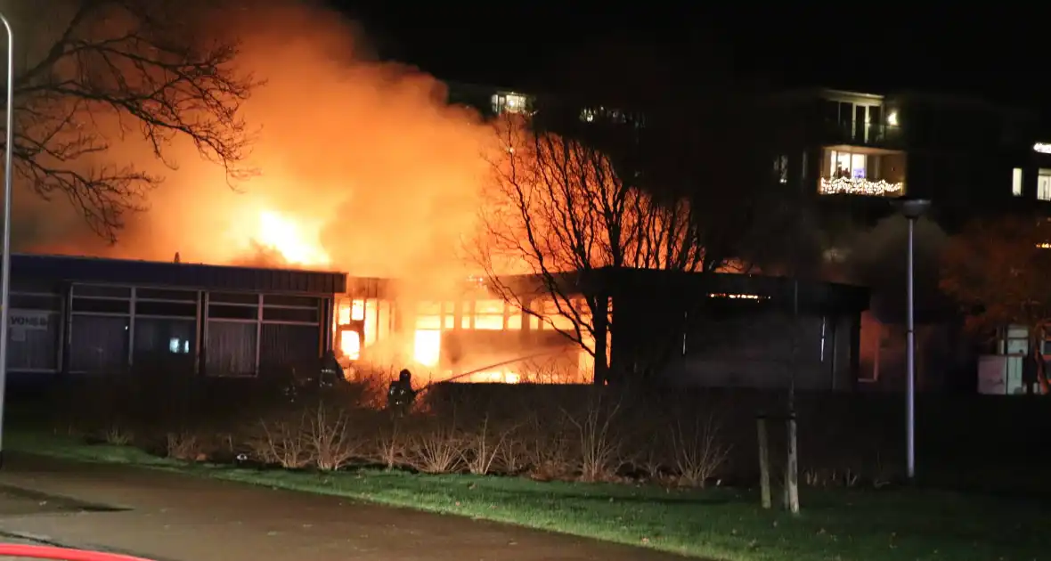 Uitslaande brand in buurthuis - Foto 1