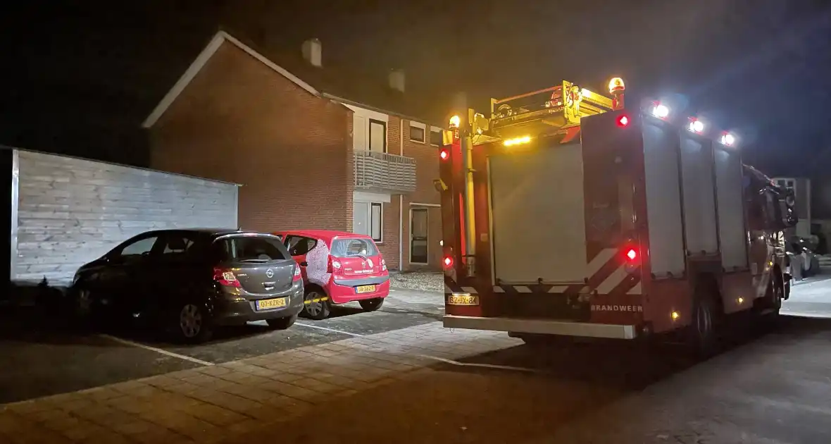 Brandweer blust buitenbrand - Foto 2