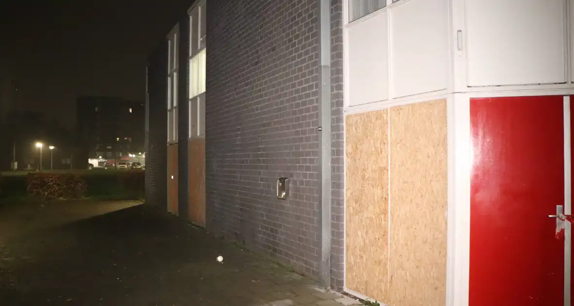 EOD ingezet voor aantreffen vuurwerk na vernielingen bij school