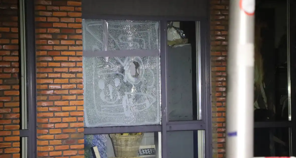 EOD ingezet voor aantreffen vuurwerk na vernielingen bij school - Foto 4