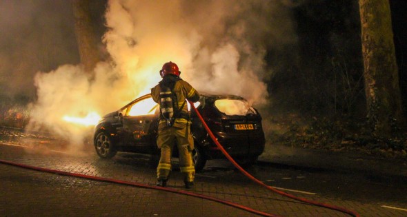 Explosies door brand in personenauto