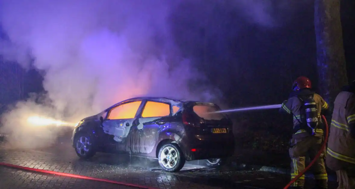 Explosies door brand in personenauto - Foto 2