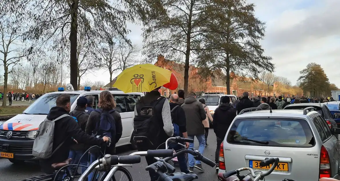 Duizenden demonstranten aanwezig bij Westerpark - Foto 1