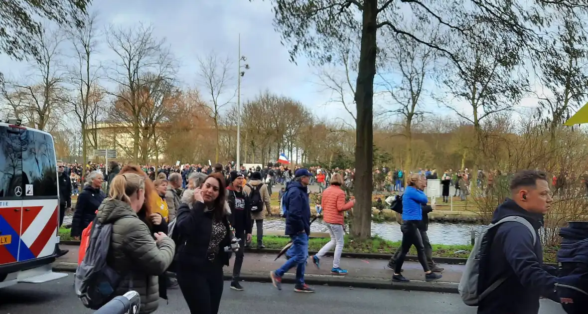 Duizenden demonstranten aanwezig bij Westerpark - Foto 5