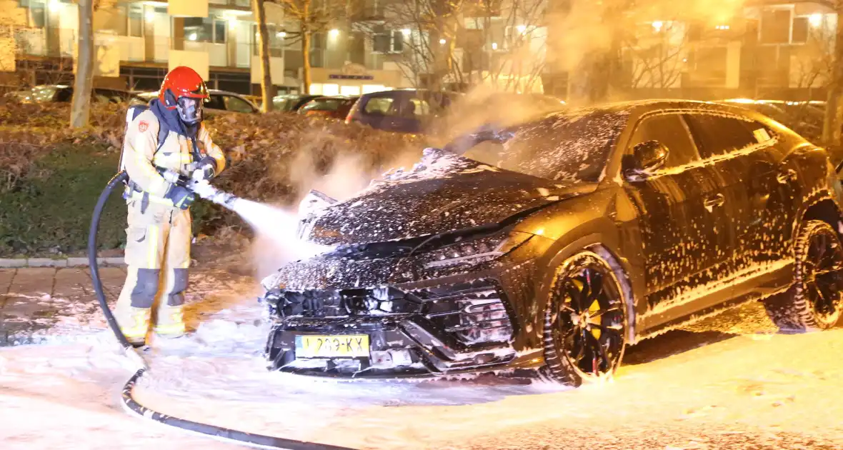 Peperdure Lamborghini Urus verwoest door brand