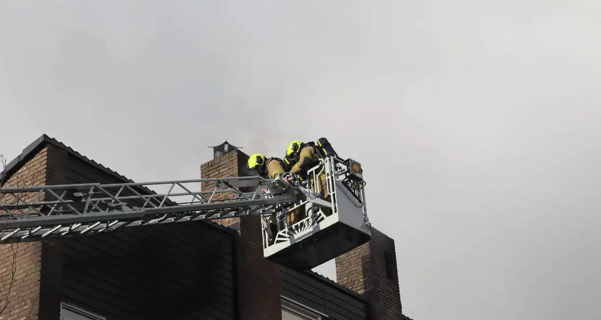 Veel rook bij brand in schoorsteen - Foto 4