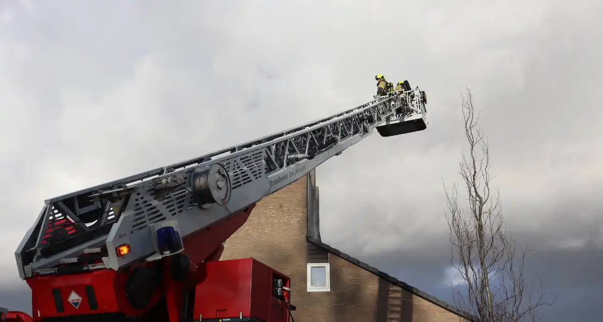 Veel rook bij brand in schoorsteen - Foto 9