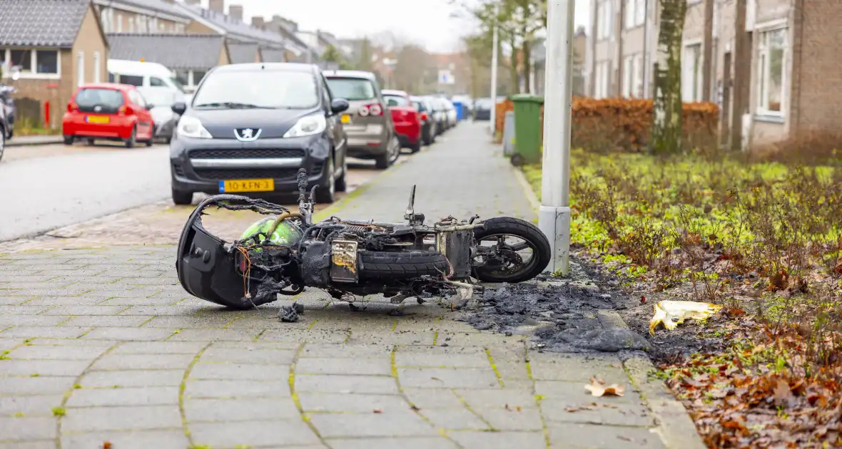Opnieuw gaat een deelscooter van Go Sharing in vlammen op - Foto 1