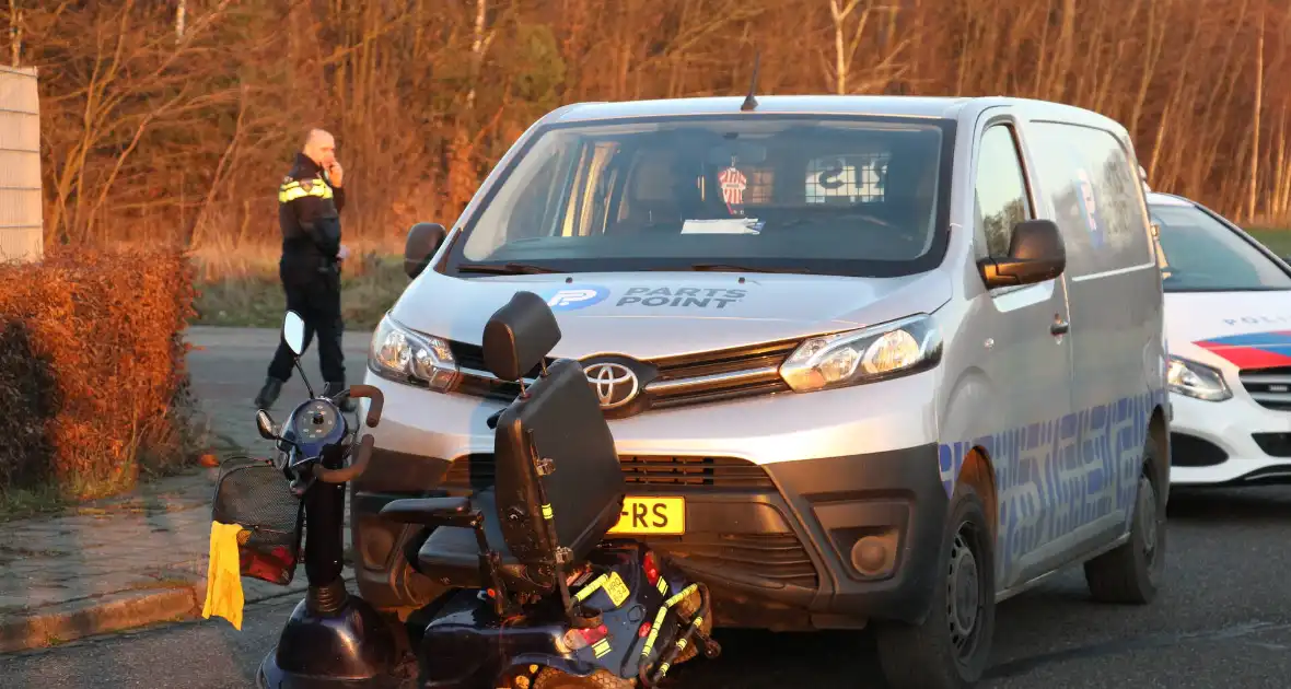 Persoon op scootmobiel gewond na ongeval - Foto 6