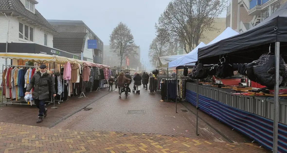 Drukte in de stad na openen winkels - Foto 1