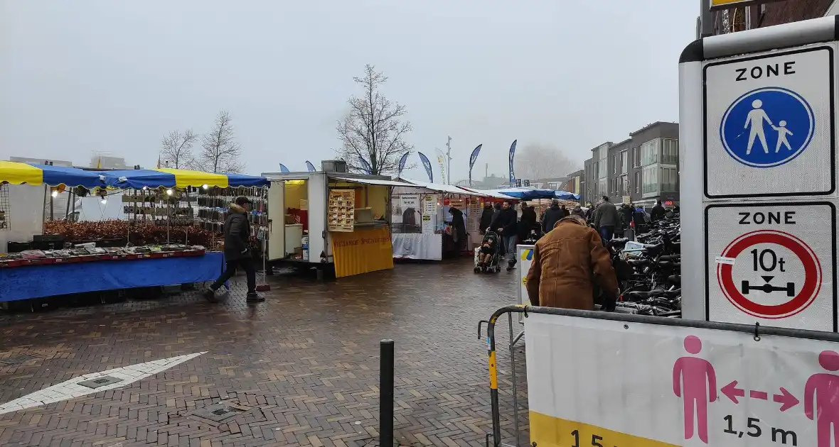 Drukte in de stad na openen winkels - Foto 2