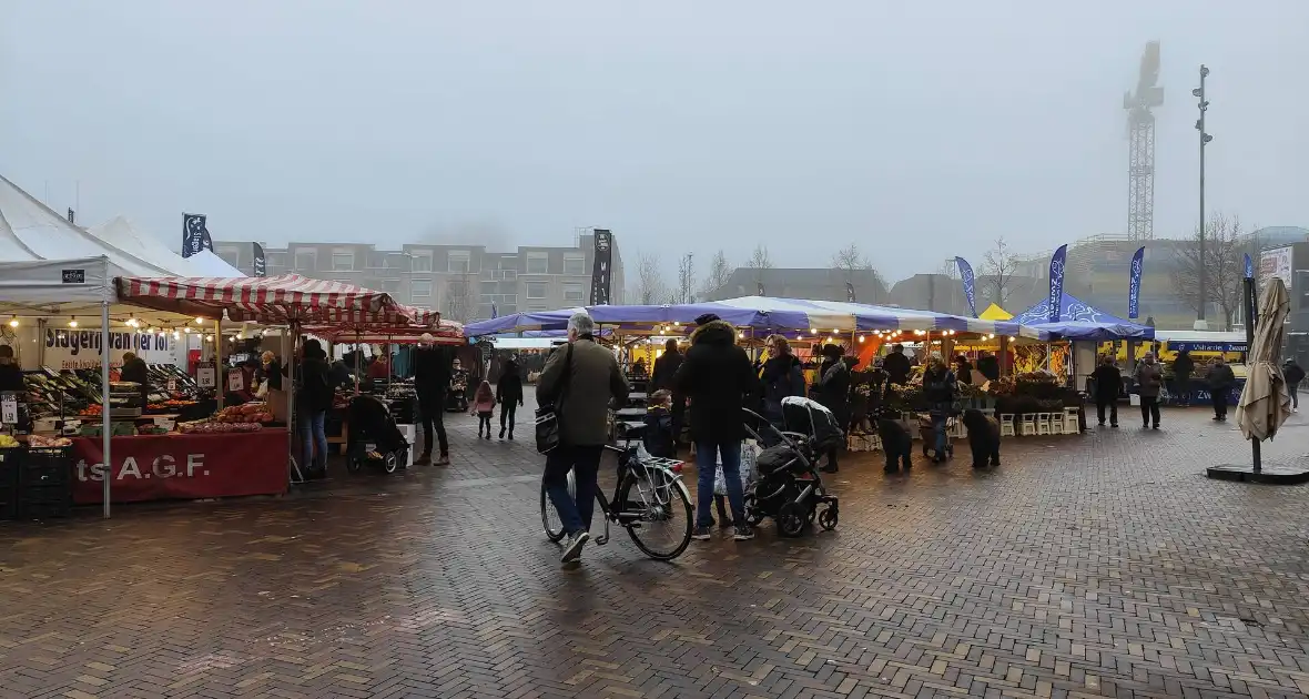 Drukte in de stad na openen winkels - Foto 3