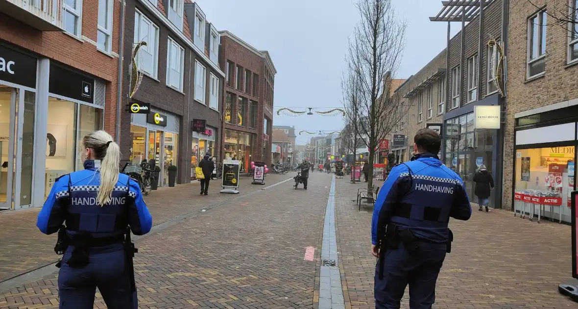 Drukte in de stad na openen winkels - Foto 4