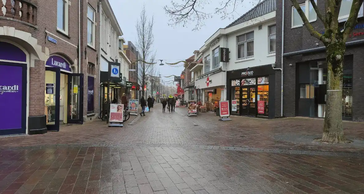 Drukte in de stad na openen winkels - Foto 6