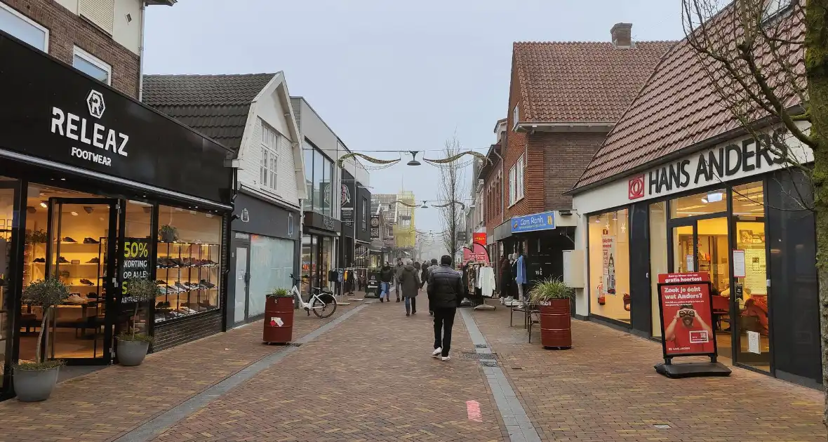 Drukte in de stad na openen winkels - Foto 7