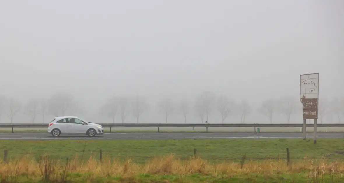 Dichte mist in midden van Nederland - Foto 1