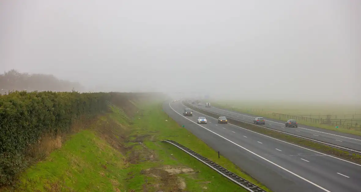 Dichte mist in midden van Nederland - Foto 5