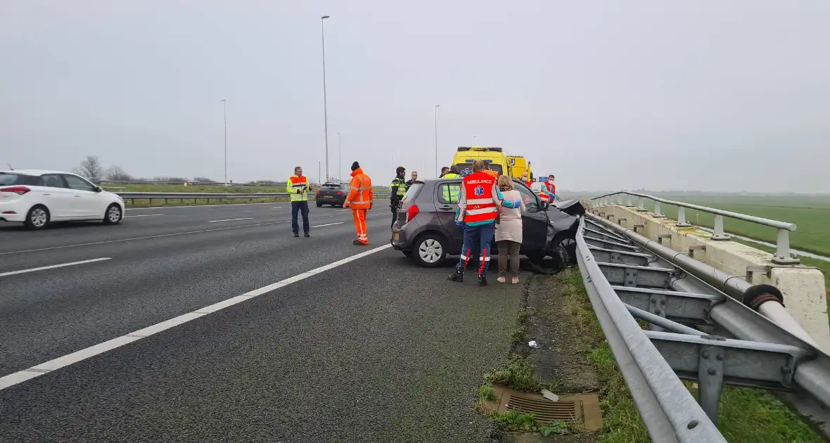 Schade bij ongeval op snelweg - Foto 4