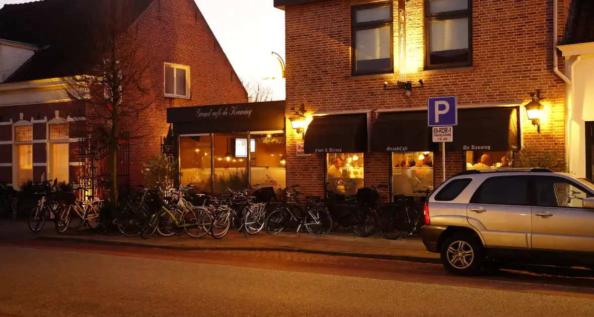 Cafés openen deuren uit protest