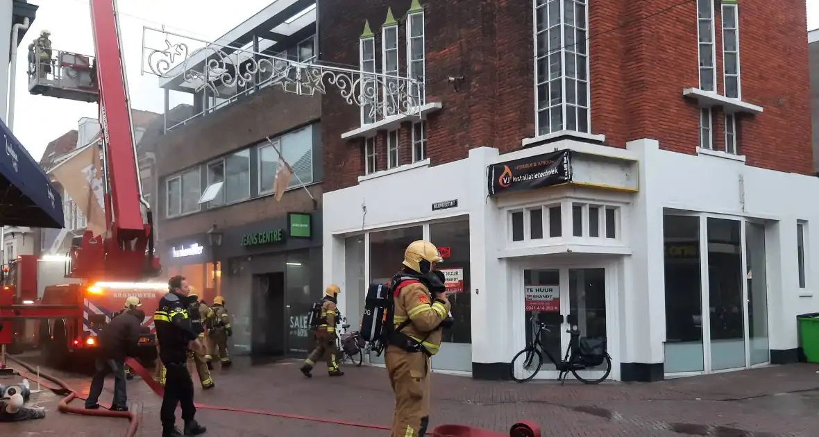 Hulpdiensten ingezet voor brand in centrum - Foto 4