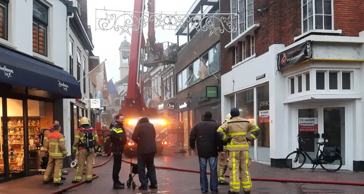 Hulpdiensten ingezet voor brand in centrum - Foto 6