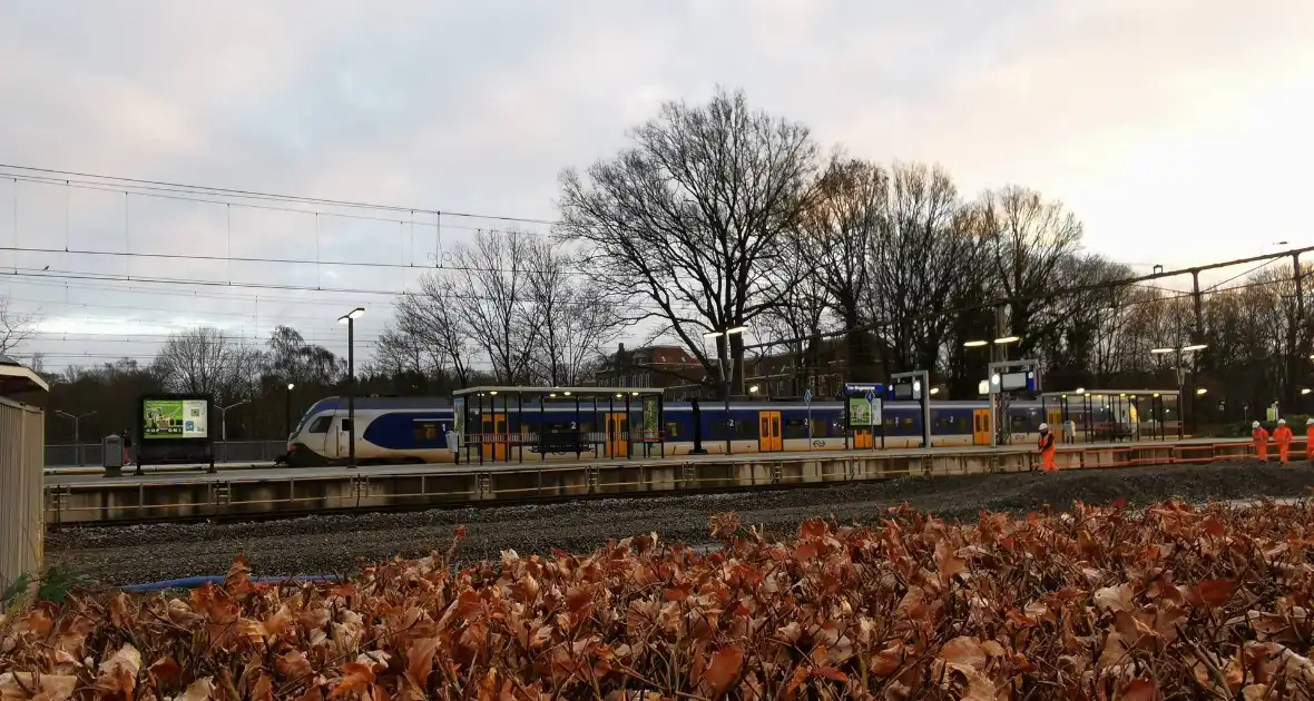 Trein botst met persoon bij NS-station - Foto 1