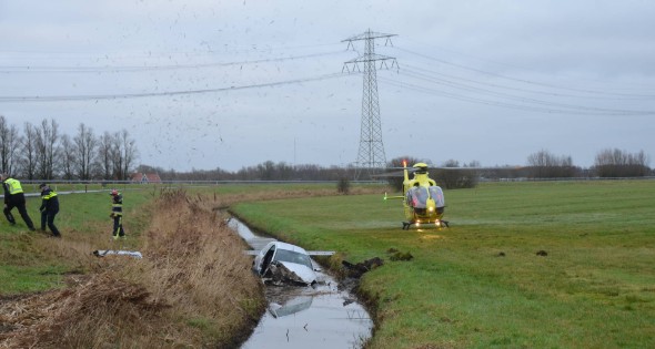 Gestolen auto crasht in sloot