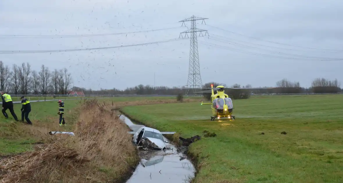 Auto crasht in sloot