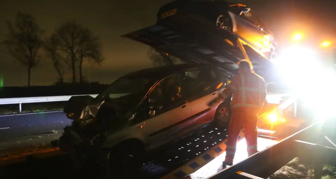 Veel schade na botsing met twee auto's - Foto 10