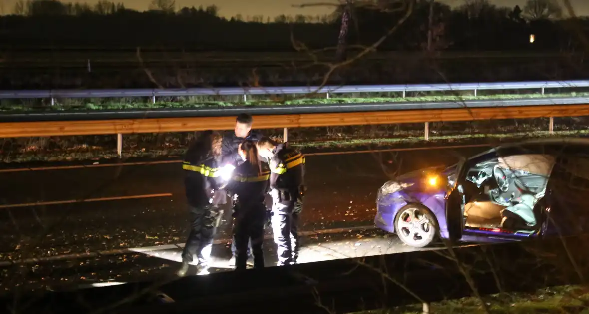 Veel schade na botsing met twee auto's - Foto 2