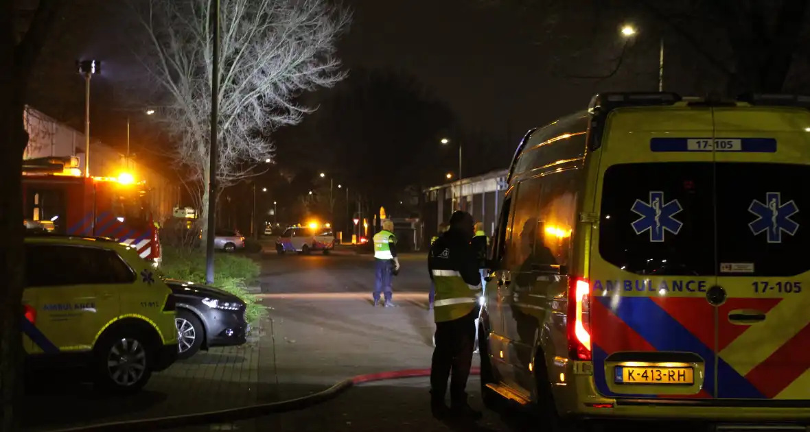 Grote brandweerinzet door brand in ventilatiesysteem van gebouw - Foto 15