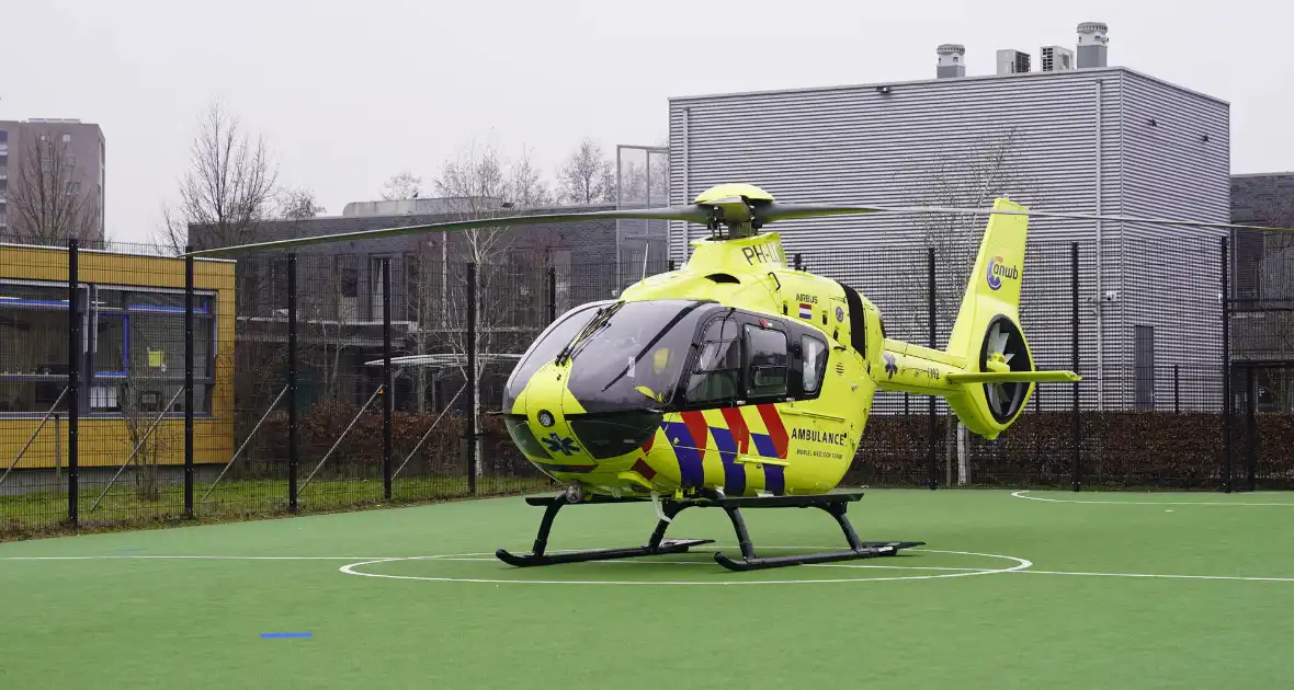 Traumahelikopter landt voor incident bij Gouwestein - Foto 6