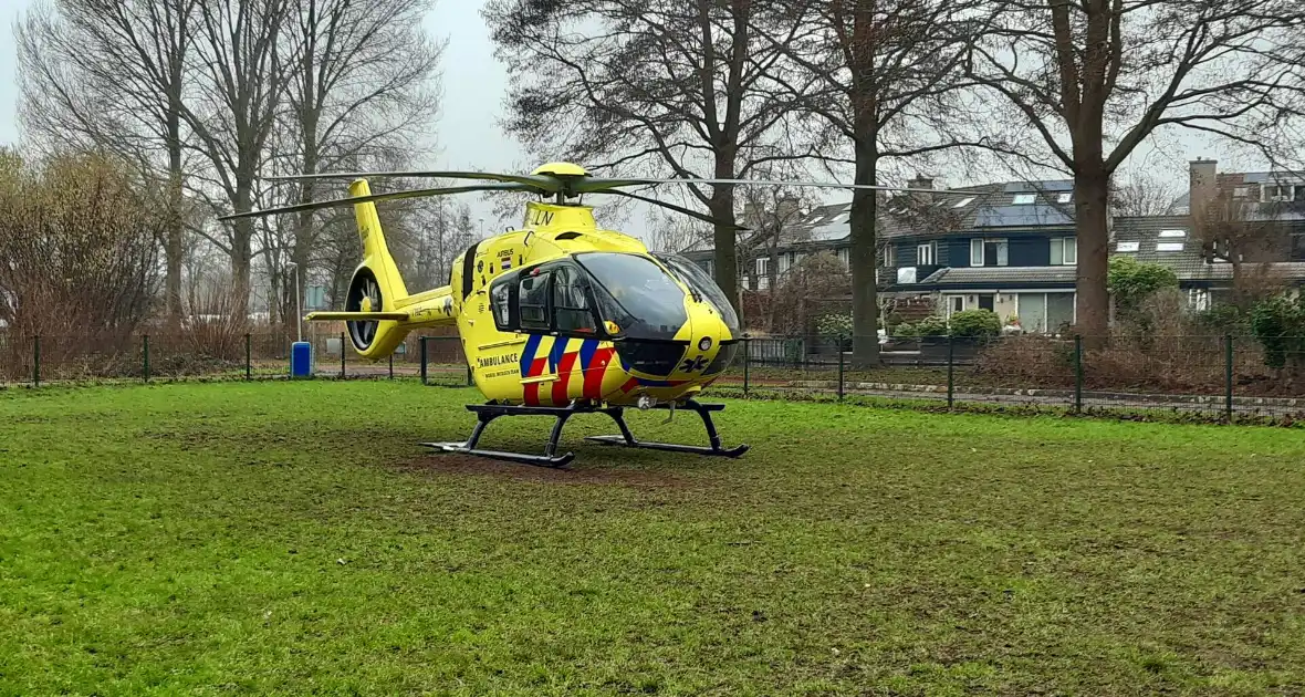 Traumahelikopter landt op hondenuitlaatplek - Foto 1