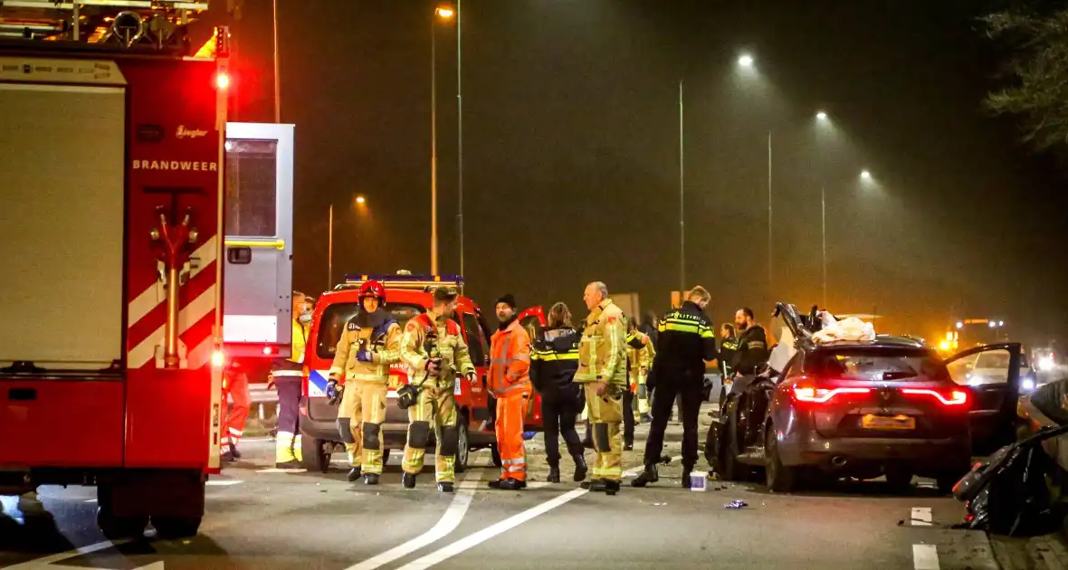 Gewonde bij ongeval tussen meerdere voertuigen - Foto 5