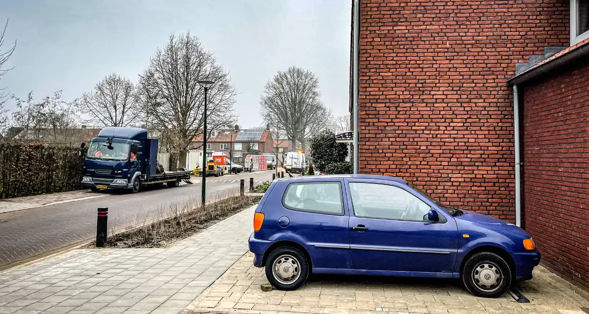 Dief steelt katalysators onder auto vandaan